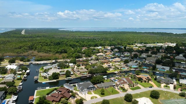 934 Aquamarine Dr, Gulf Breeze, FL 32563