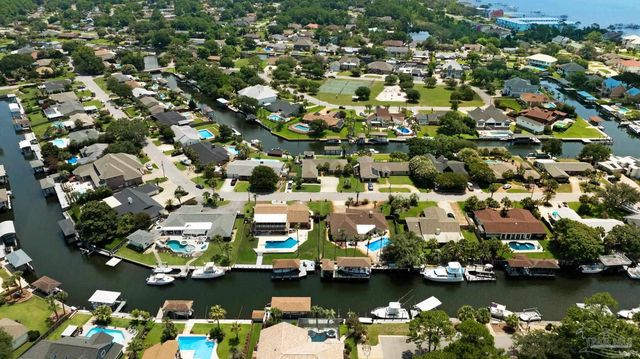 934 Aquamarine Dr, Gulf Breeze, FL 32563