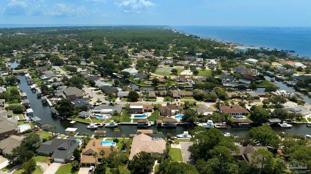 934 Aquamarine Dr, Gulf Breeze, FL 32563