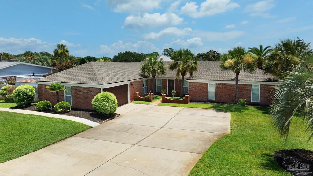 934 Aquamarine Dr, Gulf Breeze, FL 32563