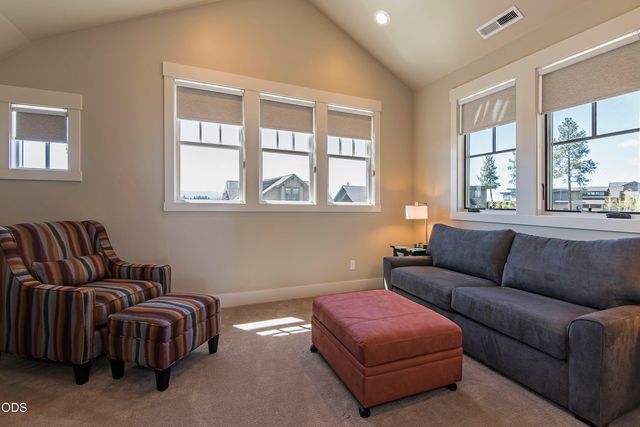 19238 Solomon Drive, Bend, OR 97702