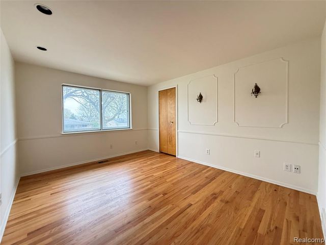 3622 Dawn Drive, Warren, MI 48092