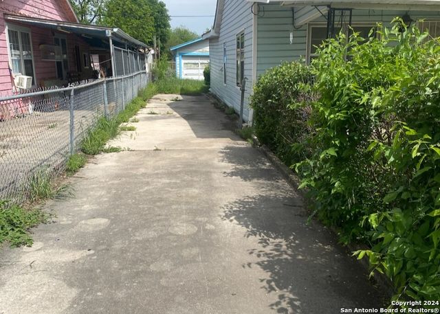 1326 NW 23rd St, San Antonio, TX 78207