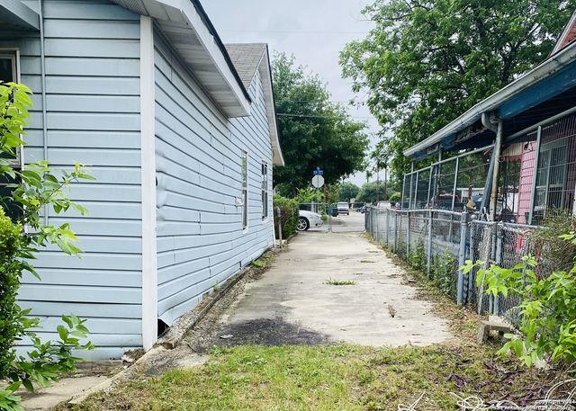 1326 NW 23rd St, San Antonio, TX 78207