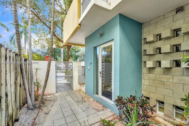 200 Washington Avenue 15, Miami Beach, FL 33139
