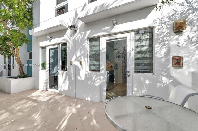 200 Washington Avenue 15, Miami Beach, FL 33139