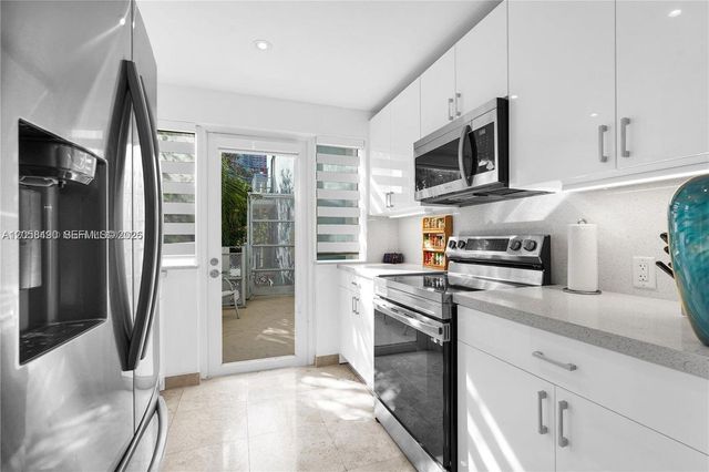 200 Washington Avenue 15, Miami Beach, FL 33139