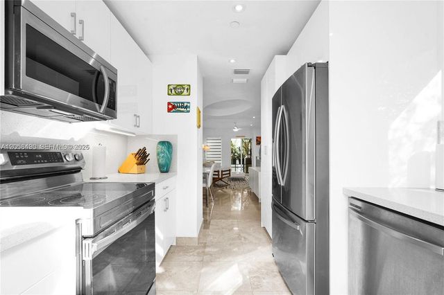 200 Washington Avenue 15, Miami Beach, FL 33139