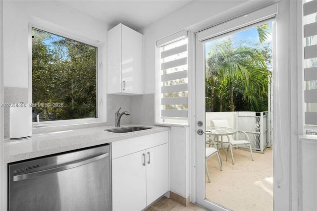 200 Washington Avenue 15, Miami Beach, FL 33139
