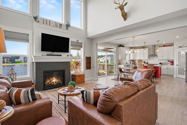 12623 Manchester Drive, Grand Haven, MI 49417