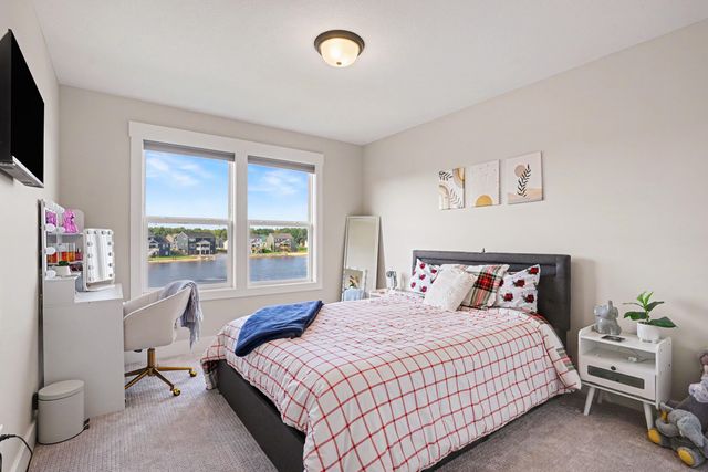 12623 Manchester Drive, Grand Haven, MI 49417