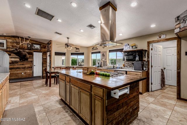 6931 E Cam Garcia, Sierra Vista, AZ 85650