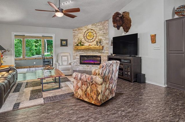 11 Alicante Ln, Hot Springs, AR 71909
