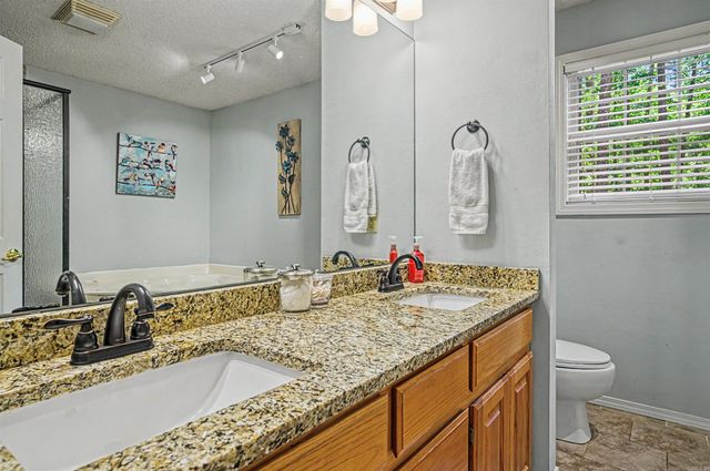 11 Alicante Ln, Hot Springs, AR 71909