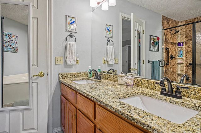 11 Alicante Ln, Hot Springs, AR 71909
