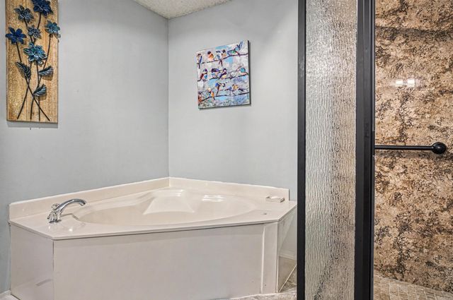 11 Alicante Ln, Hot Springs, AR 71909