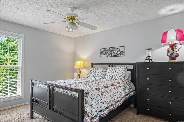11 Alicante Ln, Hot Springs, AR 71909