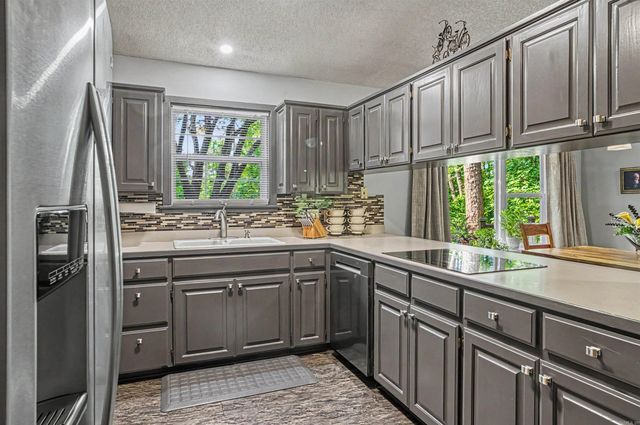 11 Alicante Ln, Hot Springs, AR 71909