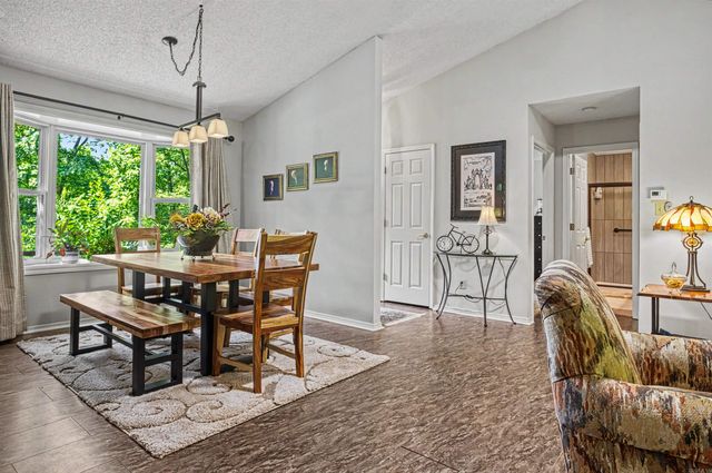 11 Alicante Ln, Hot Springs, AR 71909