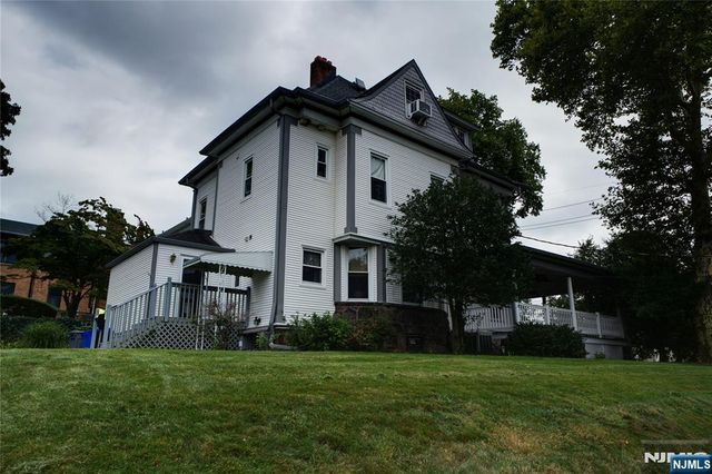 941 Edgewater Avenue, Ridgefield, NJ 07657