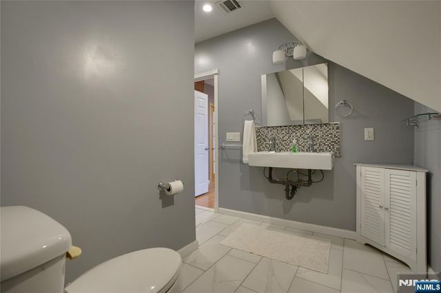 941 Edgewater Avenue, Ridgefield, NJ 07657