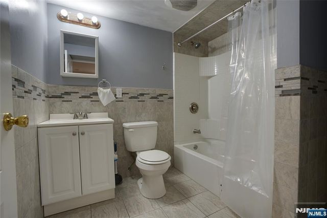 941 Edgewater Avenue, Ridgefield, NJ 07657