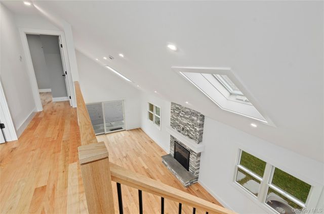 1 Lynnwood Court, Hampton Bays, NY 11946