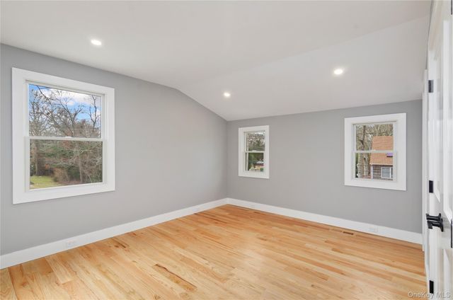 1 Lynnwood Court, Hampton Bays, NY 11946