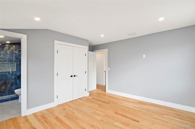 1 Lynnwood Court, Hampton Bays, NY 11946