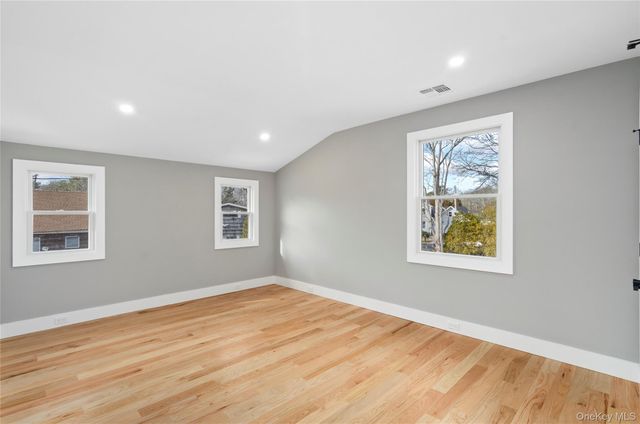 1 Lynnwood Court, Hampton Bays, NY 11946