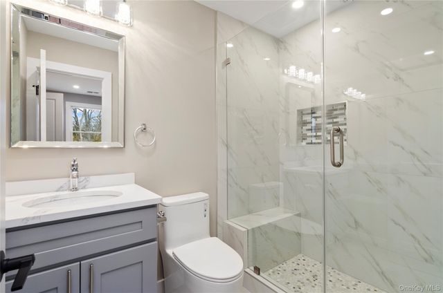 1 Lynnwood Court, Hampton Bays, NY 11946