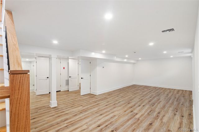 1 Lynnwood Court, Hampton Bays, NY 11946