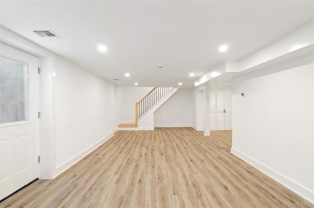 1 Lynnwood Court, Hampton Bays, NY 11946