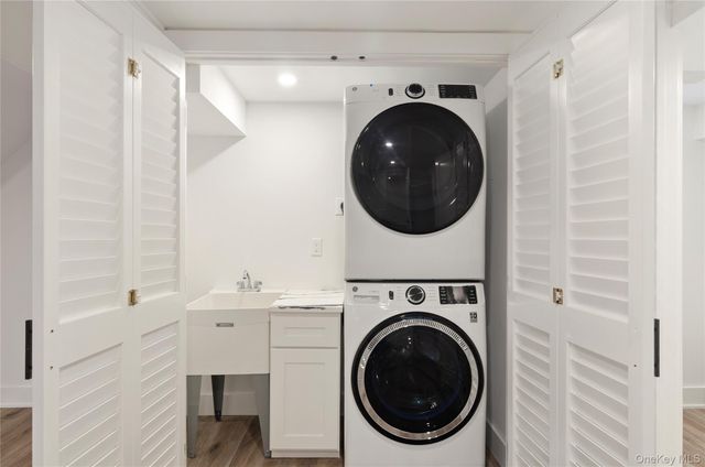 1 Lynnwood Court, Hampton Bays, NY 11946