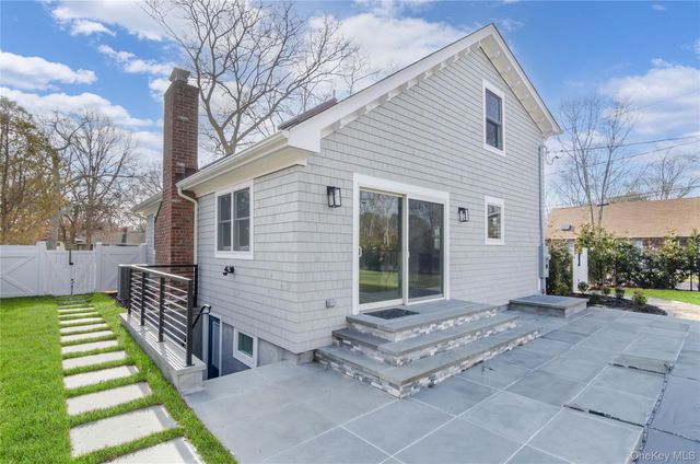 1 Lynnwood Court, Hampton Bays, NY 11946