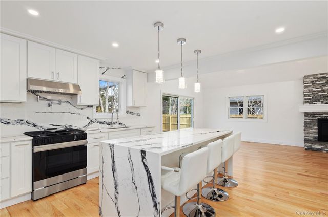 1 Lynnwood Court, Hampton Bays, NY 11946