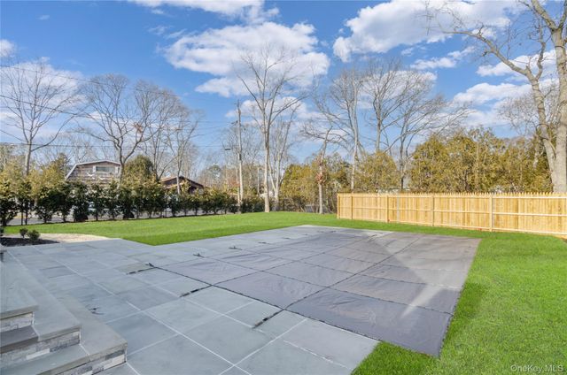 1 Lynnwood Court, Hampton Bays, NY 11946