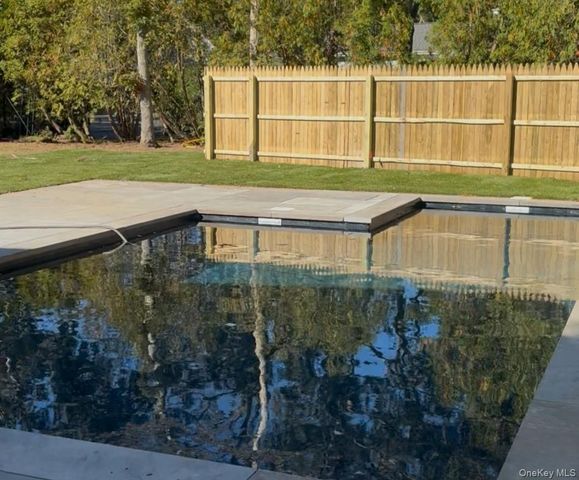 1 Lynnwood Court, Hampton Bays, NY 11946