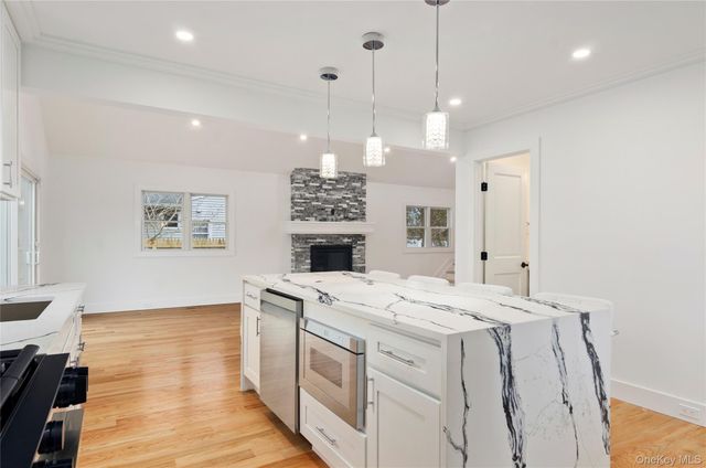 1 Lynnwood Court, Hampton Bays, NY 11946