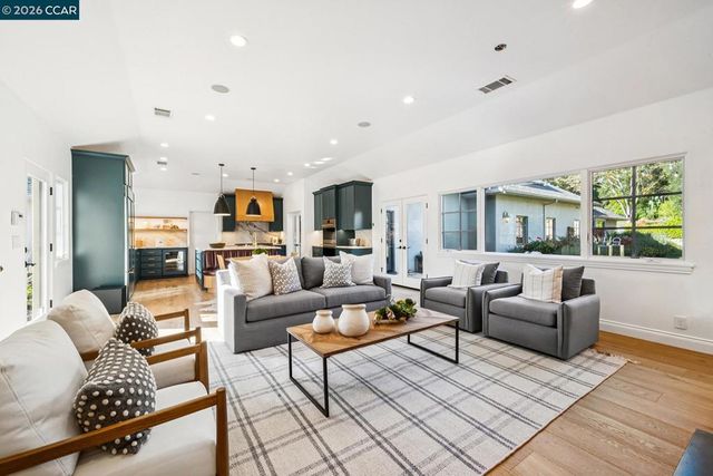 910 Carl Rd, Lafayette, CA 94549