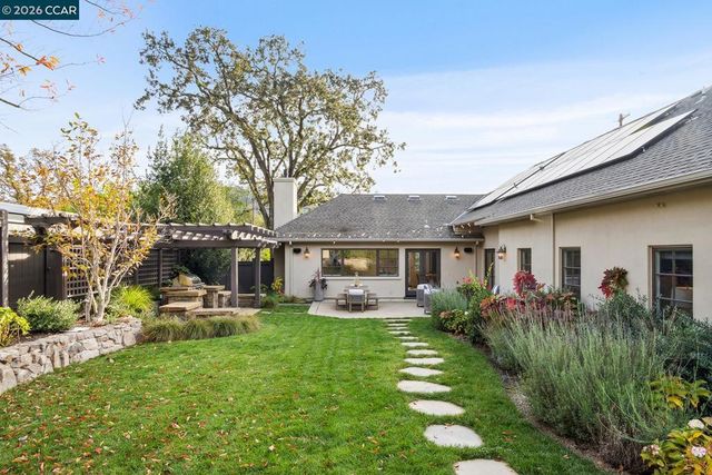 910 Carl Rd, Lafayette, CA 94549