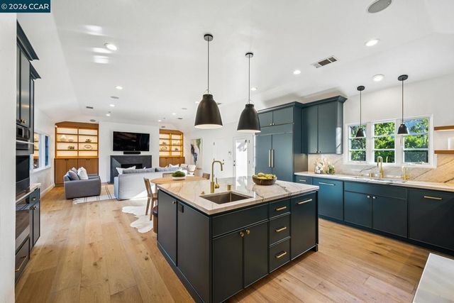 910 Carl Rd, Lafayette, CA 94549