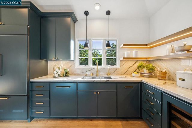 910 Carl Rd, Lafayette, CA 94549