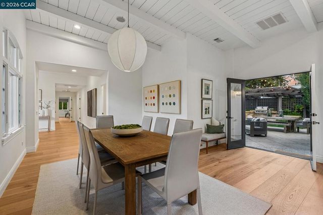 910 Carl Rd, Lafayette, CA 94549