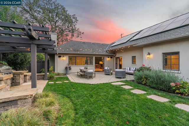 910 Carl Rd, Lafayette, CA 94549