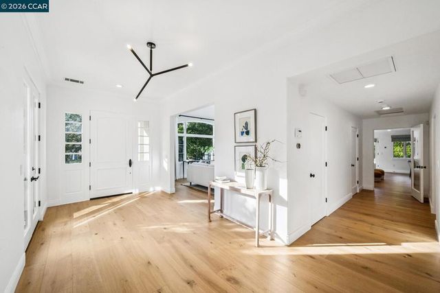 910 Carl Rd, Lafayette, CA 94549