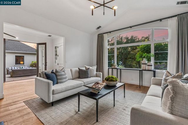 910 Carl Rd, Lafayette, CA 94549