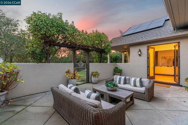 910 Carl Rd, Lafayette, CA 94549