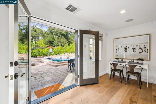 910 Carl Rd, Lafayette, CA 94549