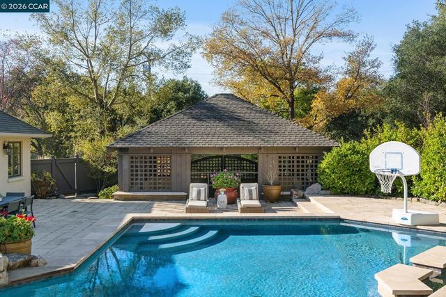 910 Carl Rd, Lafayette, CA 94549